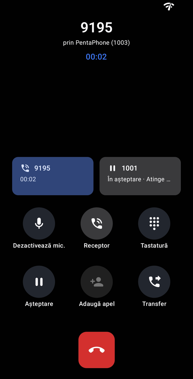 Două apeluri simultane: unul activ, celălalt în așteptare, cu comutare la atingere